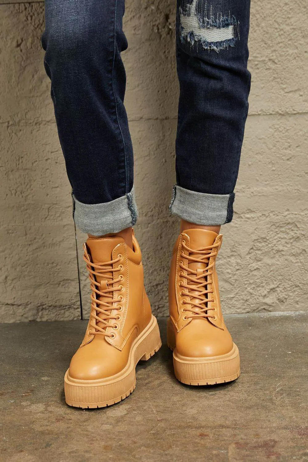 East Lion Corp | Platform Combat Boots In Caramel