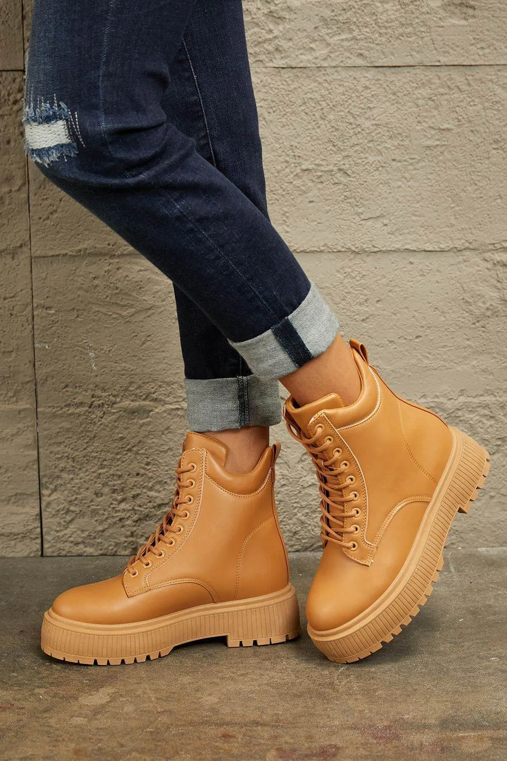 East Lion Corp | Platform Combat Boots In Caramel