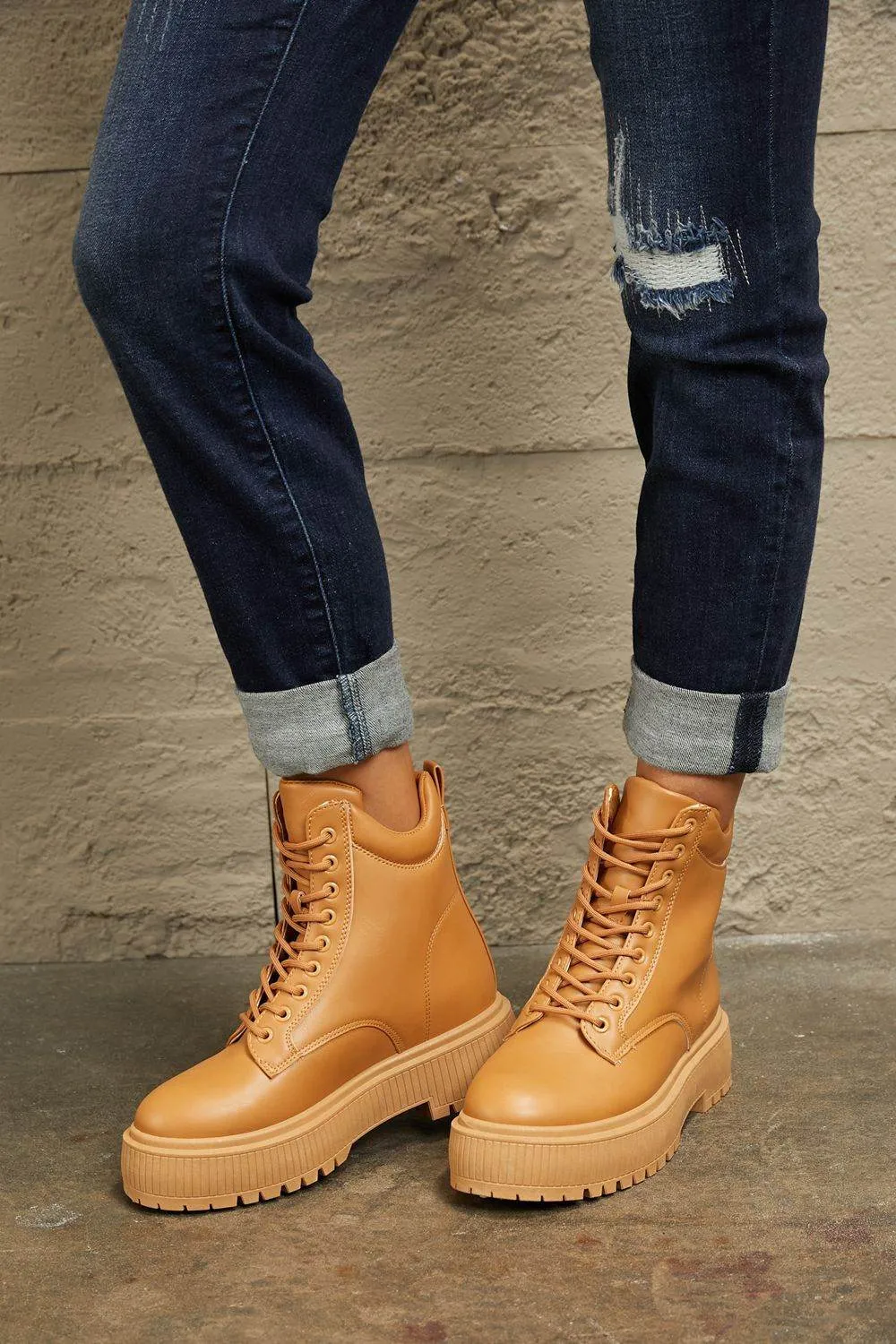 East Lion Corp | Platform Combat Boots In Caramel