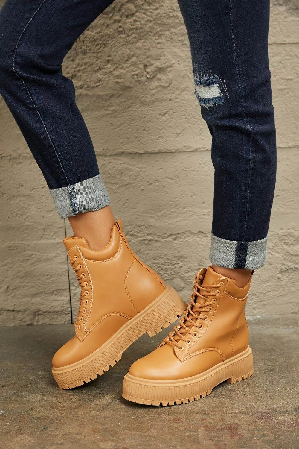 East Lion Corp | Platform Combat Boots In Caramel