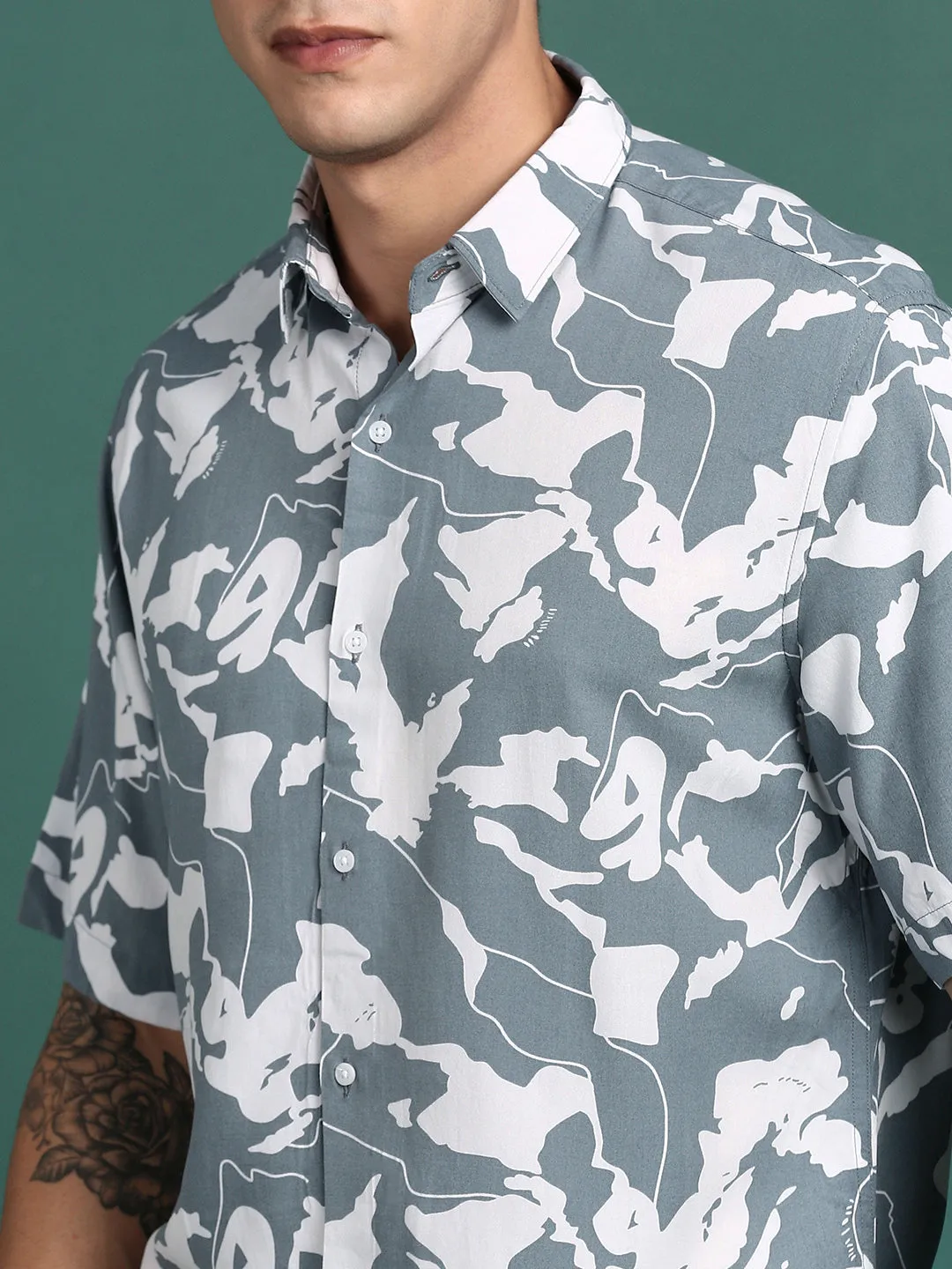 Men Abstract Grey Slim Fit Shirt