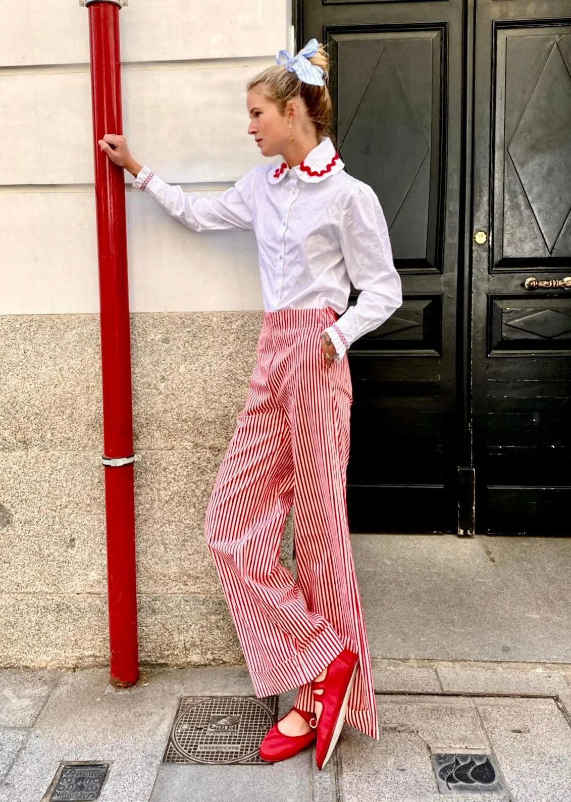 Soufflé turned up pants - red stripes